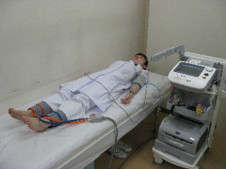 写真　血圧脈波検査